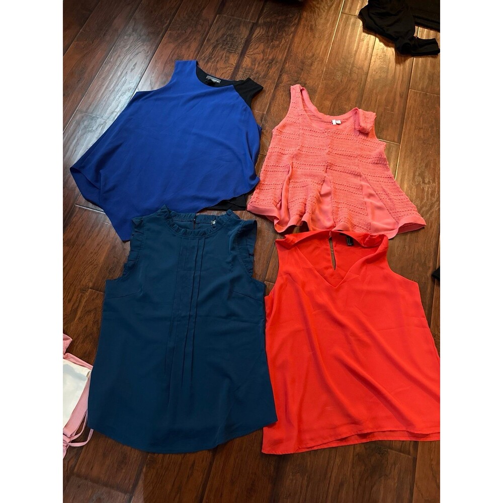 15-Piece Women’s Size M Clothing Bundle – Tops, Blouses & Activewear - Picture 3 of 5